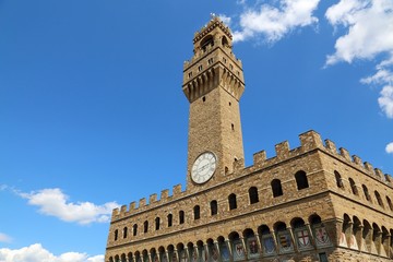 Obraz premium FLORENCE Old Palace and clock tower with blue sky in Signoria sq