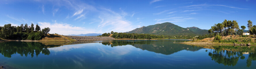 Naklejka premium Réservoir de peri en haute Corse 