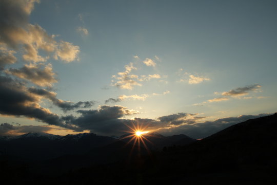 Coucher de solei dans les Pyr&eacute;n&eacute;es