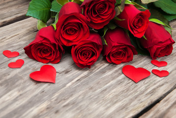 Obraz na płótnie Canvas Red rose and hearts