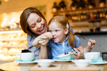 Fototapeta premium Having dessert