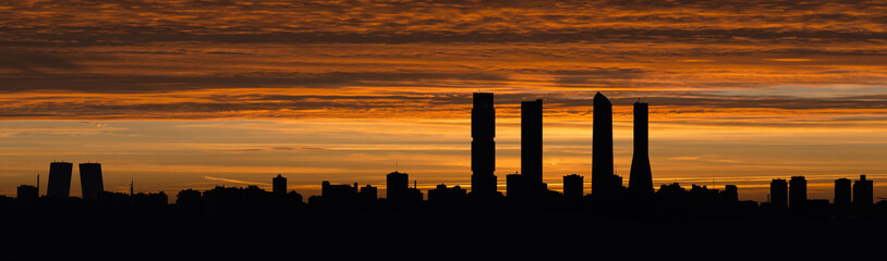 Skyline de Madrid au crépuscule