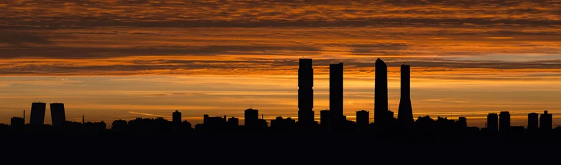 Gardinen Skyline von Madrid in der Abenddämmerung © fresnel6
