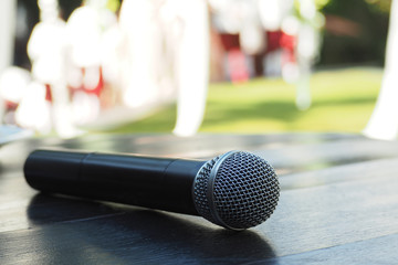 Obraz premium The microphone on the table
