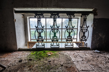 geschmiedetes kellerfenster