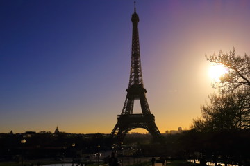 Fototapeta na wymiar Au moment du soleil couchant à Paris, France