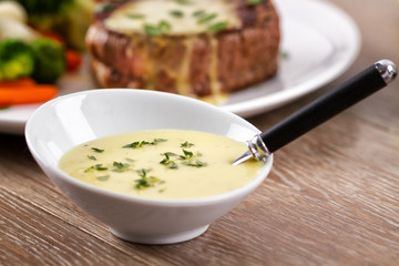 Bearnaise sauce