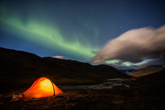Tent and Northern lights