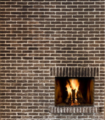Kamin in Ziegelwand