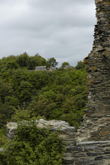 Blick von der Ruine Schmidtburg zur Keltensiedlung Altburg