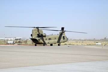 Fototapeta na wymiar Chinook Transportation Helicopter