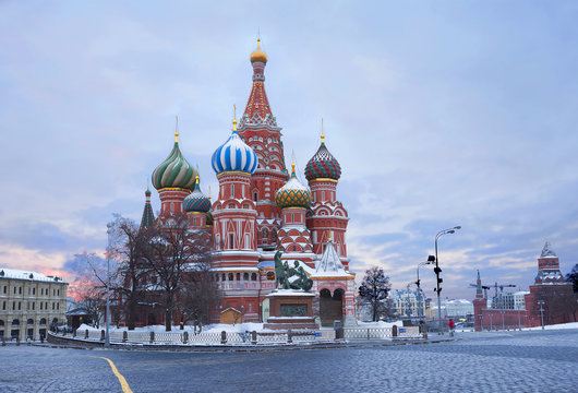 Храм Василия Блаженного  на Красной площади в Москве.