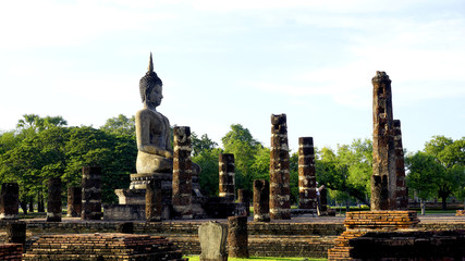 Fototapeta na wymiar Historical Park Wat Mahathat temple bhudda statue