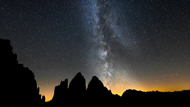 4k UHD tre cime de lavaredo milky way tilt zoom 11582
