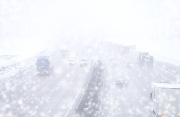 Obraz na płótnie Canvas Autobahn im Winter