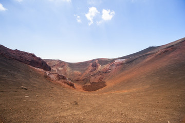 Fototapeta na wymiar Cratere secondario sul vulcano Etna