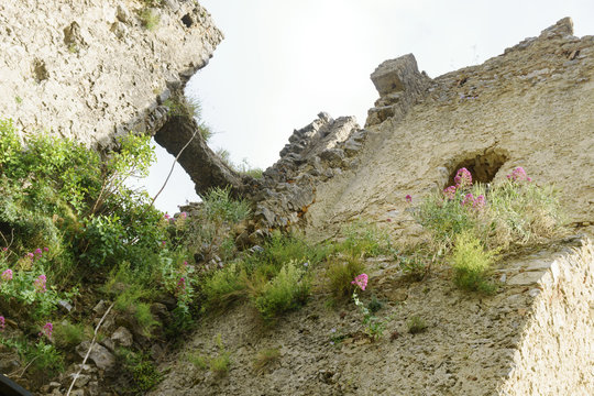 Detail der Burgruine in Camerota