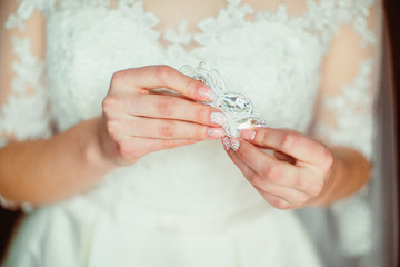 The bride keeps a brooch
