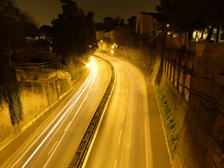 Fototapeta na wymiar Straße nachts in Rom