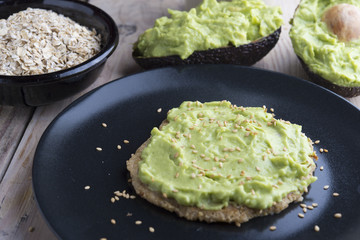 Pancake of oats and guacamole