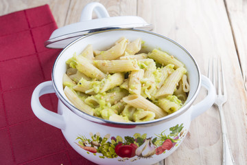 Pasta with guacamole