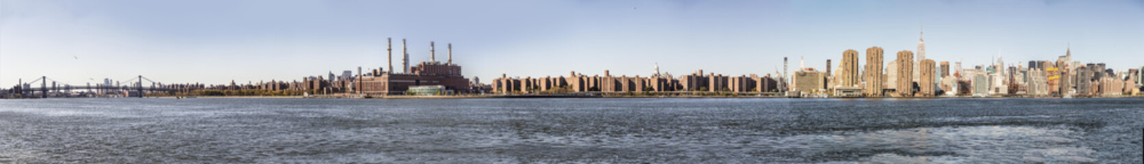 Fototapeta na wymiar skyline of New York with river Hudson