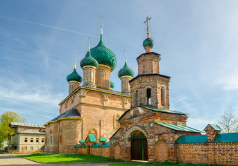 Fototapeta na wymiar Church of St. John Chrysostom and holy gate in Yaroslavl, Russia.