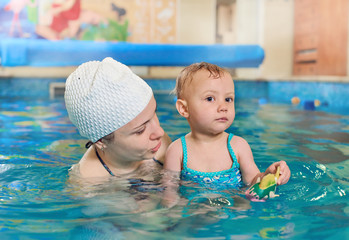 Fototapeta na wymiar Mother and baby swimming