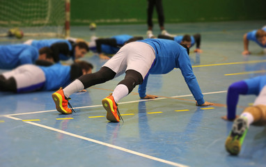 balonmano flexiones calentamiento U84A2957-f17 - obrazy, fototapety, plakaty