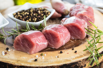 Schweinefilet medaillons (roh)