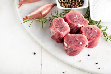 Schweinefilet medaillons (roh)