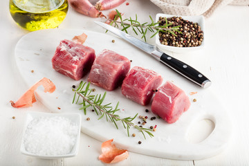 Schweinefilet medaillons (roh)
