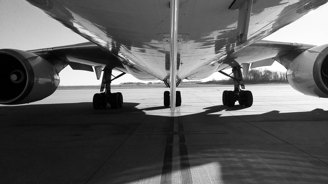 Below the MD11 aircraft