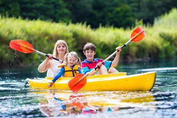 Family enjoying kayak ride on a river - obrazy, fototapety, plakaty