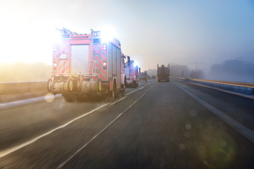 Feuerwehrauto auf Autobahn