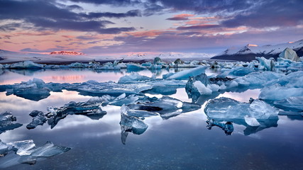 Island, Jokulsarlon-Lagune, schönes kaltes Landschaftsbild der isländischen Gletscherlagune-Bucht,