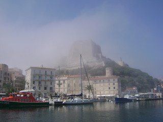 Corse, citadelle, port, brouillard, mer