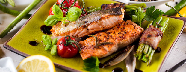 Frische bio Lachsfilet gericht