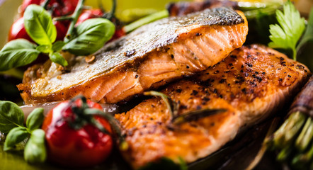 Frische bio Lachsfilet gericht
