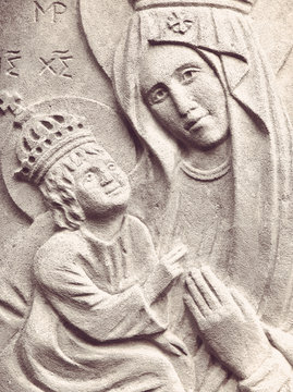 statue of the Virgin Mary with the baby Jesus Christ