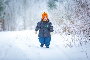 Fototapeta na wymiar Happy boy playing outdoor in winter