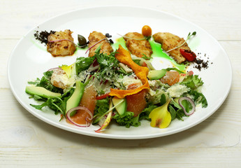 Fried fish and green salad