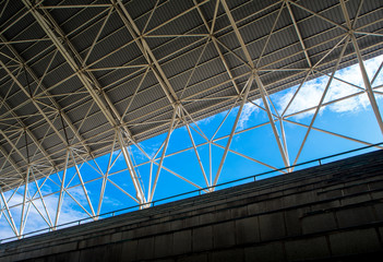 Space between the grandstand and roof