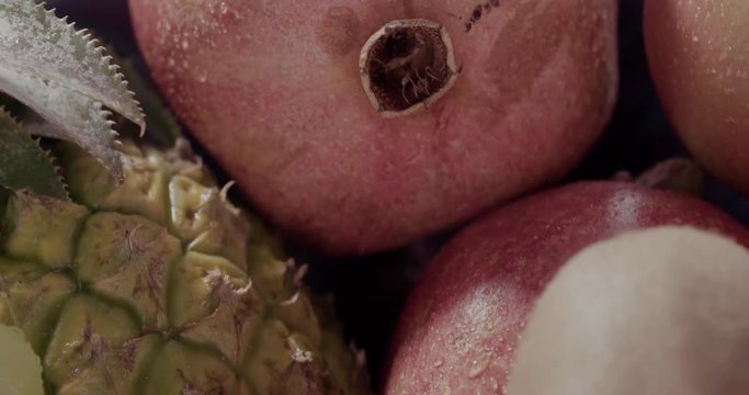 Granatapfel und Ananas