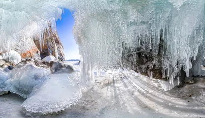 Crédence de cuisine en verre imprimé Glaciers Panorama dawn in an ice cave with icicles on Baikal, Olkhon