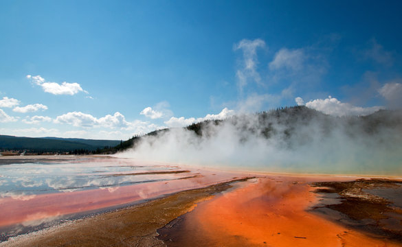 The Grand Prismatic Spring in the Midway Geyser Basin in Yellowstone National Park in Wyoming US of A