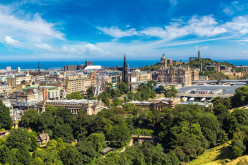 Fototapeta na wymiar Panoramic view of Edinburgh, Scotland