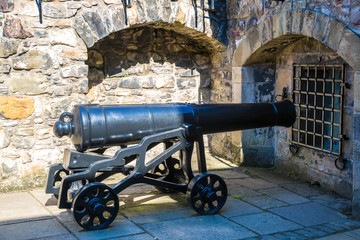 Fototapeta na wymiar Edinburgh castle cannon