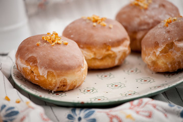 Pączki z lukrem