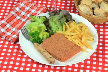 filet américain et frites 